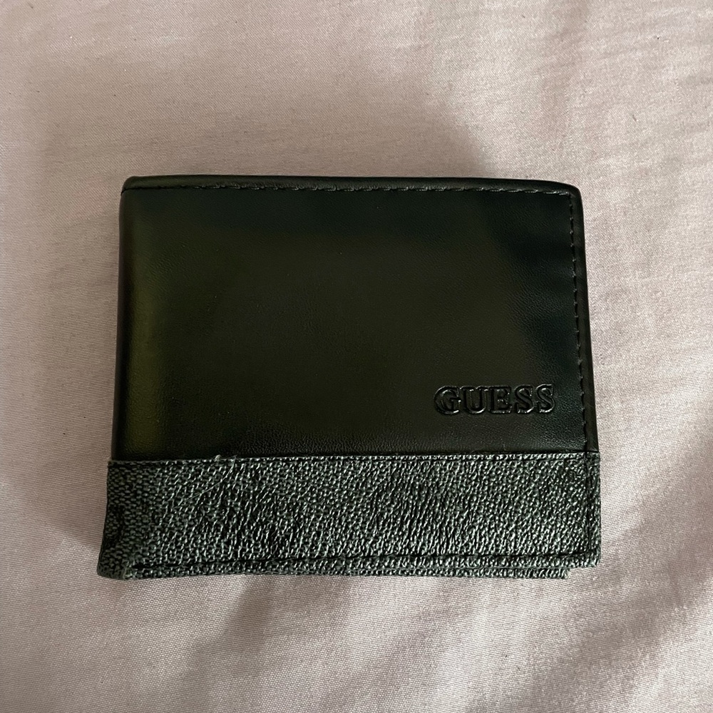 Men’s Guess wallet
